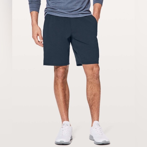 Lululemon Men’s Warp Lite Shorts 9’’ in Navy Size L